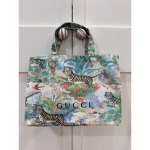 Gucci Beauty Tiger Multicolor squared Tote Bag- New in Box PLUS GG Keychain❣️